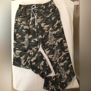 Girls camo joggers